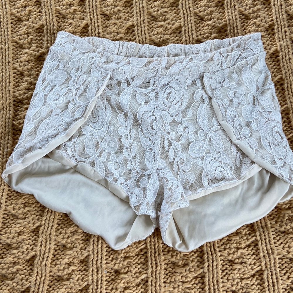 Lacey off-white shorts